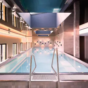 Hotel Adina