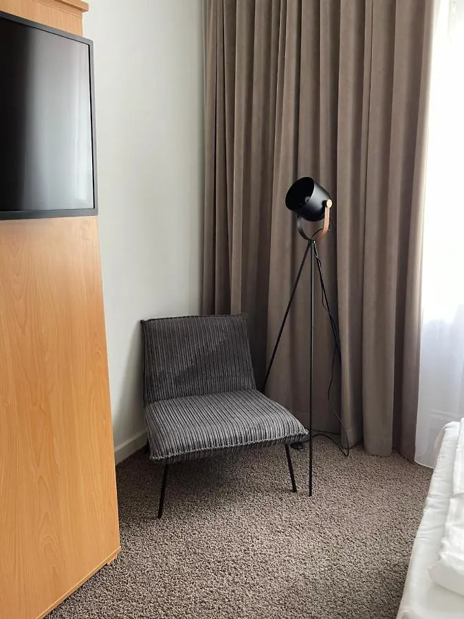 Max Hotel Duesseldorf Self-Check-In  Düsseldorf